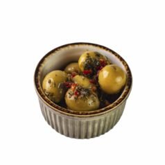 Мариновані оливки в травах