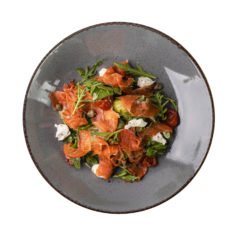 Салат з лососем і крем сиром